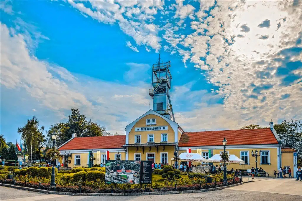 GoTransfers Mercedes van arriving at the Wieliczka Salt Mine entrance with English-speaking driver.